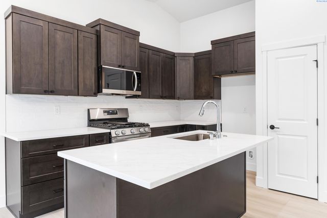 6254 W 28th Ave, Kennewick, WA 99338