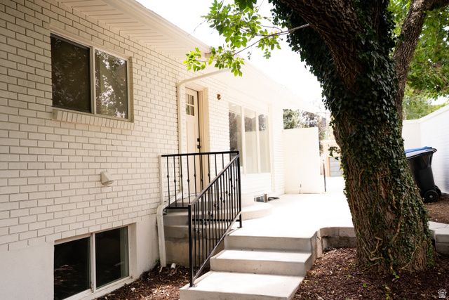 1211 E BREKENRIDGE DR, Murray, UT 84117