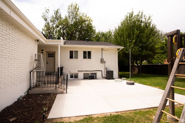 1211 E BREKENRIDGE DR, Murray, UT 84117