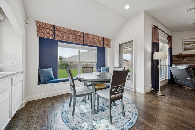 203 Oakcrest Drive, Justin, TX 76247