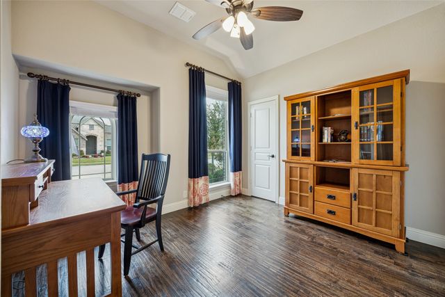 203 Oakcrest Drive, Justin, TX 76247