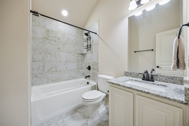 203 Oakcrest Drive, Justin, TX 76247