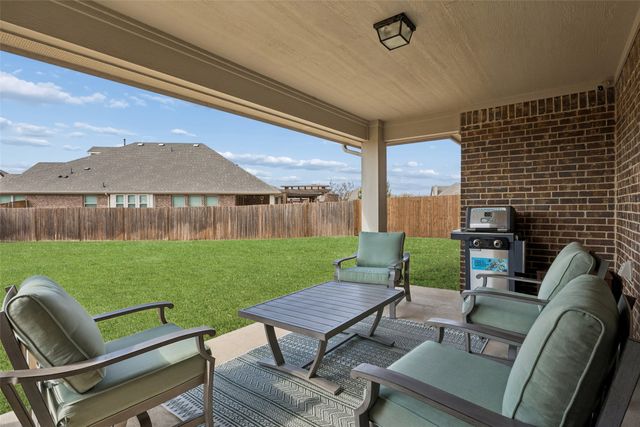203 Oakcrest Drive, Justin, TX 76247