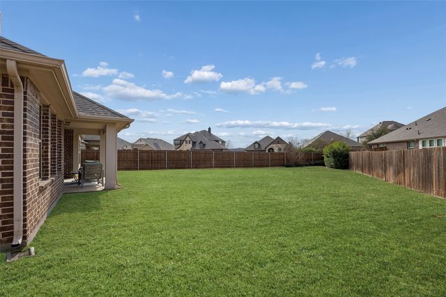 203 Oakcrest Drive, Justin, TX 76247
