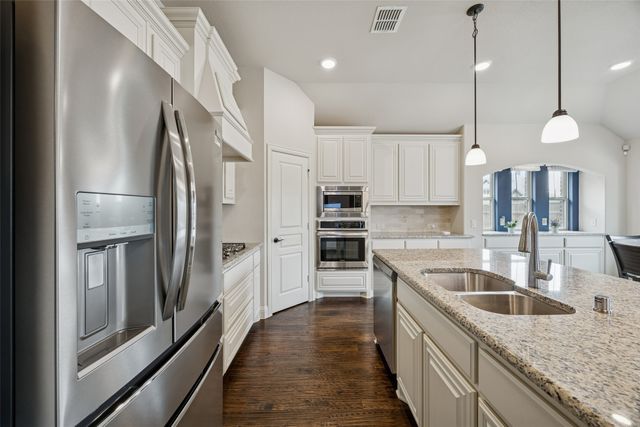 203 Oakcrest Drive, Justin, TX 76247