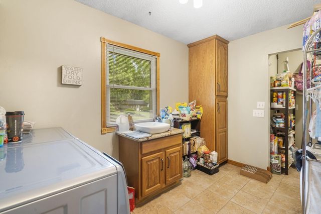 3206 W Grayrock Drive, Springfield, MO 65810