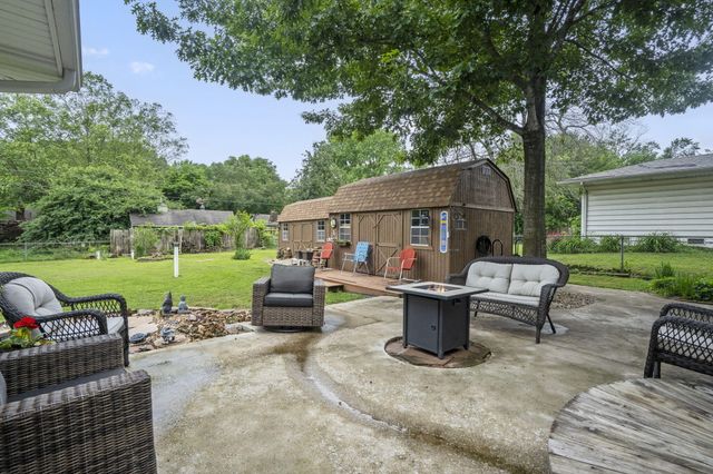 3206 W Grayrock Drive, Springfield, MO 65810