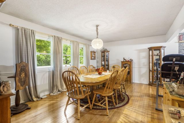 3206 W Grayrock Drive, Springfield, MO 65810