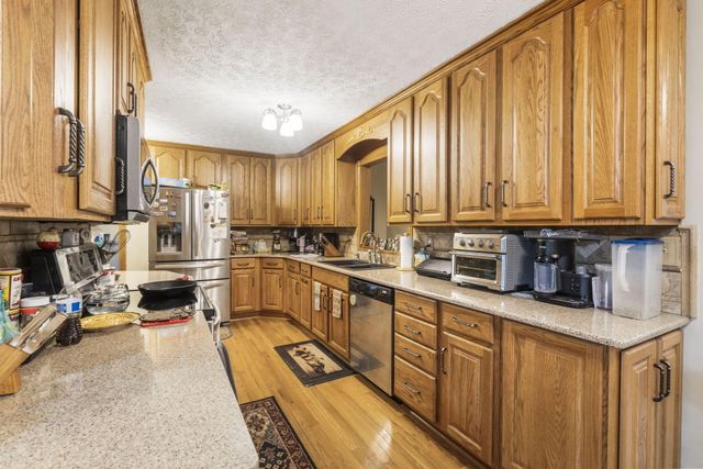 3206 W Grayrock Drive, Springfield, MO 65810