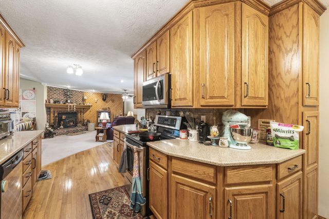 3206 W Grayrock Drive, Springfield, MO 65810