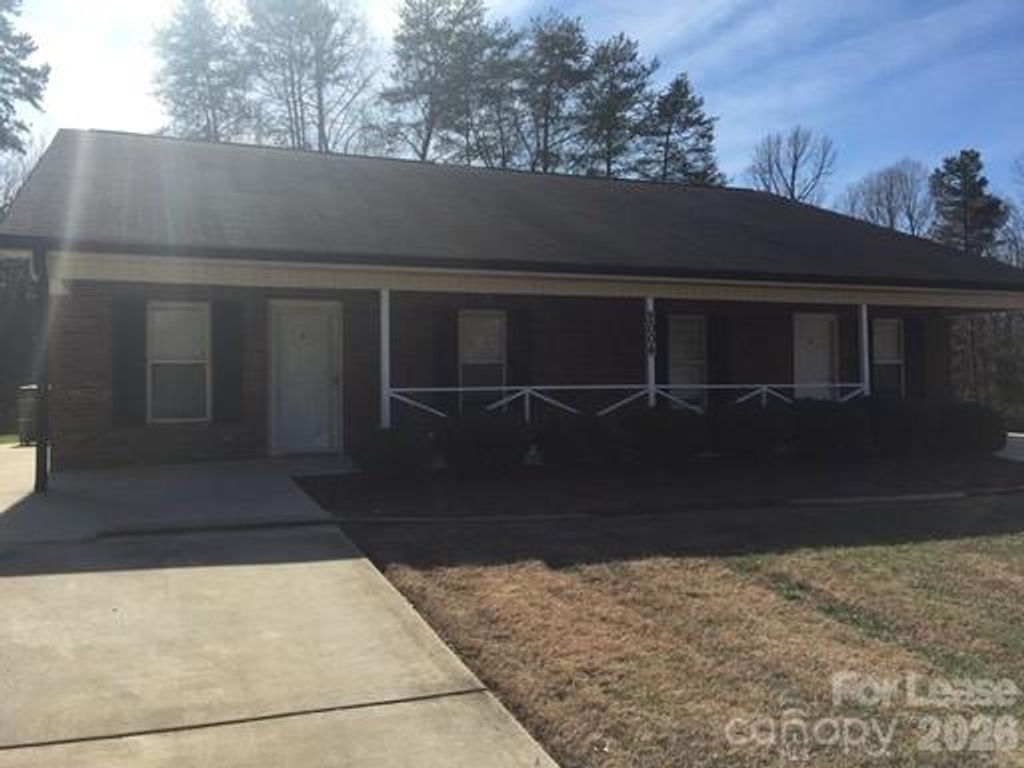 2004 Grandhaven Drive B, Mount Holly, NC 28120
