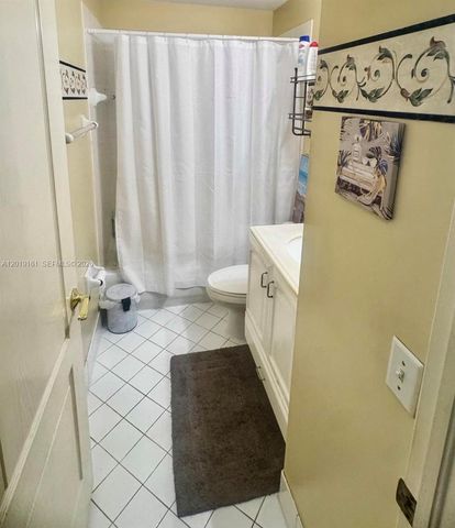 14172 SW 121st Pl 4, Miami, FL 33186