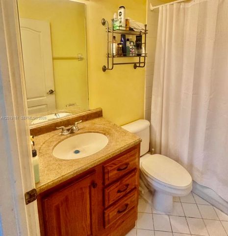 14172 SW 121st Pl 4, Miami, FL 33186