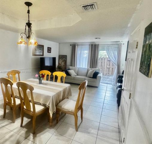 14172 SW 121st Pl 4, Miami, FL 33186