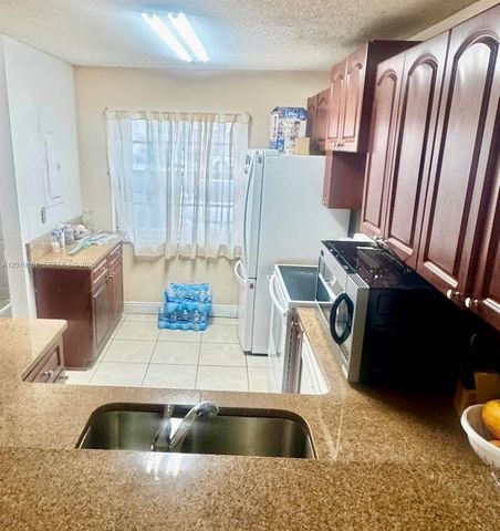 14172 SW 121st Pl 4, Miami, FL 33186