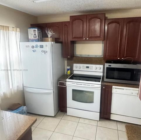 14172 SW 121st Pl 4, Miami, FL 33186