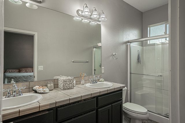 7411 Stonefield Drive, White City, OR 97503