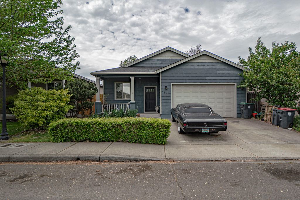 7411 Stonefield Drive, White City, OR 97503