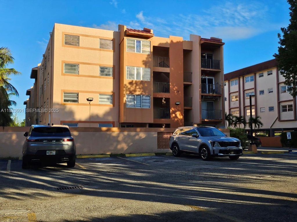 325 NW 72nd Ave 301, Miami, FL 33126