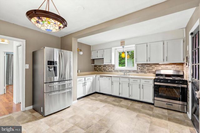 3773 BRIDGEWATER RD, Brookhaven, PA 19015