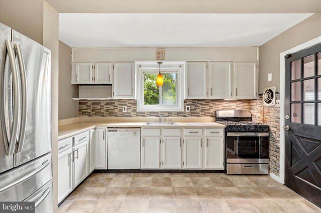 3773 BRIDGEWATER RD, Brookhaven, PA 19015
