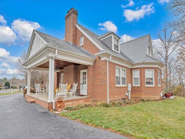 3515 Windsor Oaks CIR, Roanoke, VA 24018