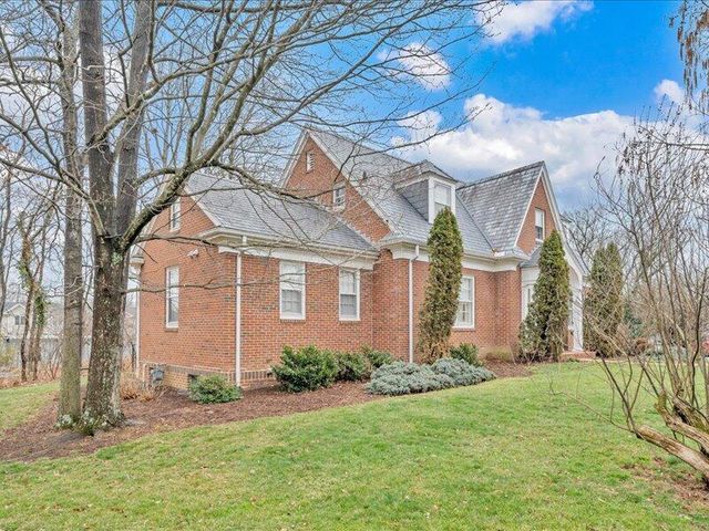 3515 Windsor Oaks CIR, Roanoke, VA 24018