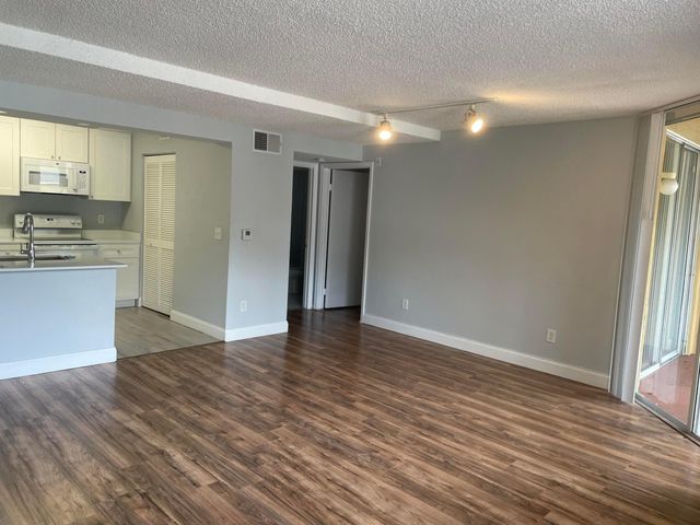 4045 W Mcnab Road 102, Pompano Beach, FL 33069