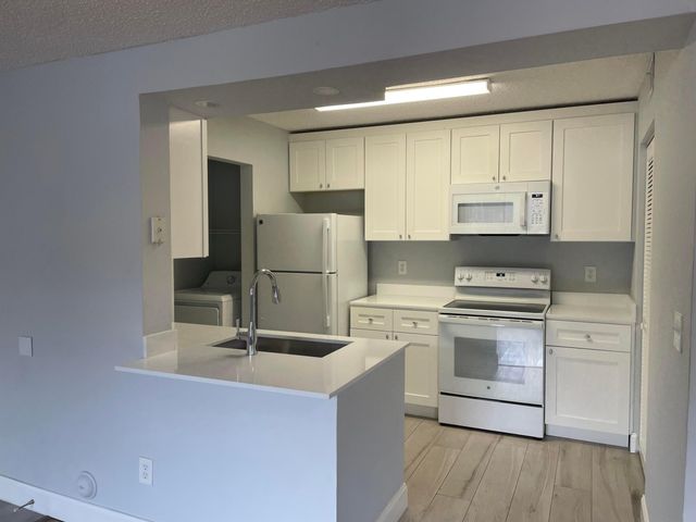 4045 W Mcnab Road 102, Pompano Beach, FL 33069