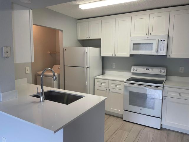 4045 W Mcnab Road 102, Pompano Beach, FL 33069