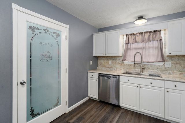 1422 W Commercial Street, Buffalo, MO 65622