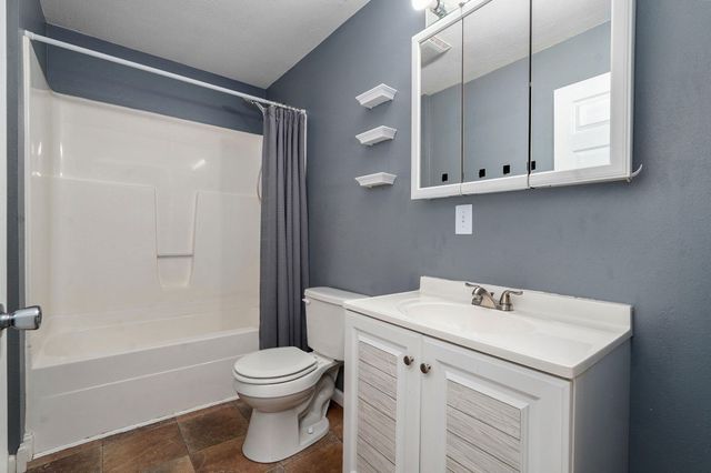 1422 W Commercial Street, Buffalo, MO 65622