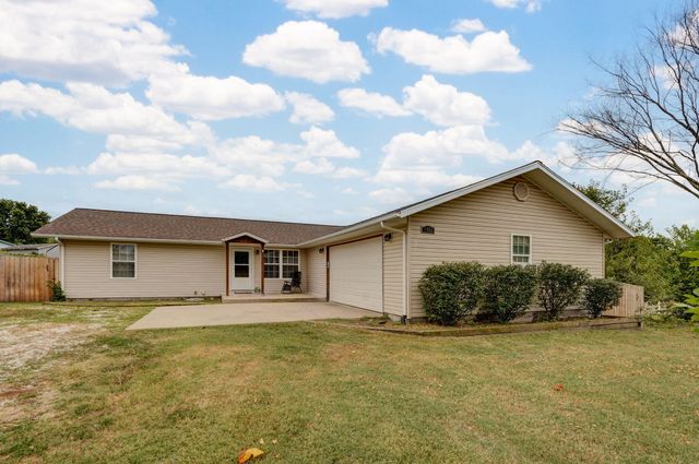 1422 W Commercial Street, Buffalo, MO 65622