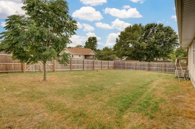 1422 W Commercial Street, Buffalo, MO 65622