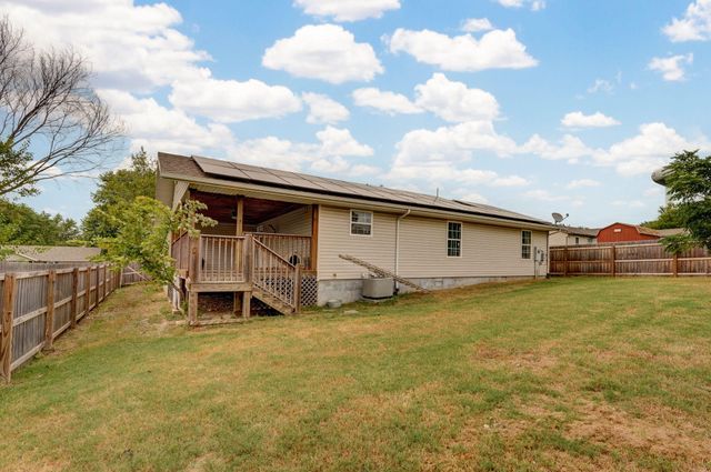 1422 W Commercial Street, Buffalo, MO 65622