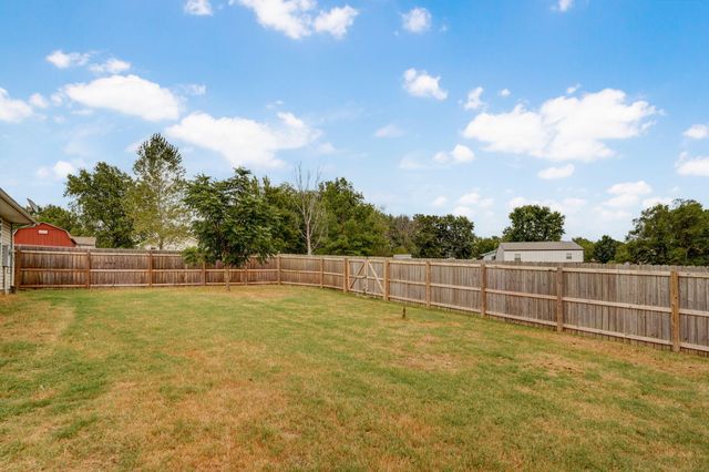 1422 W Commercial Street, Buffalo, MO 65622