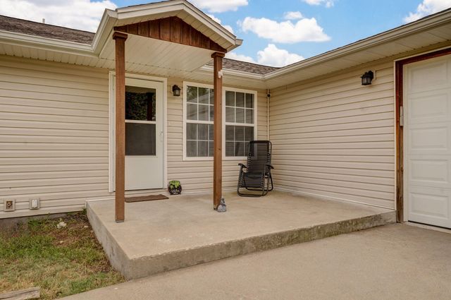 1422 W Commercial Street, Buffalo, MO 65622