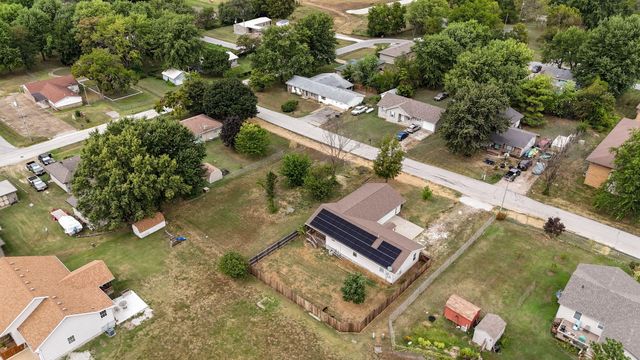 1422 W Commercial Street, Buffalo, MO 65622