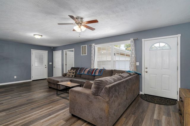 1422 W Commercial Street, Buffalo, MO 65622