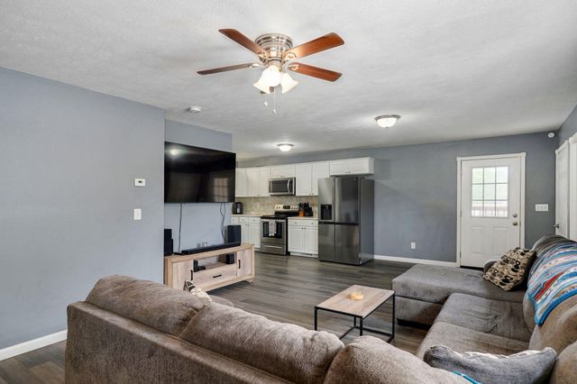 1422 W Commercial Street, Buffalo, MO 65622