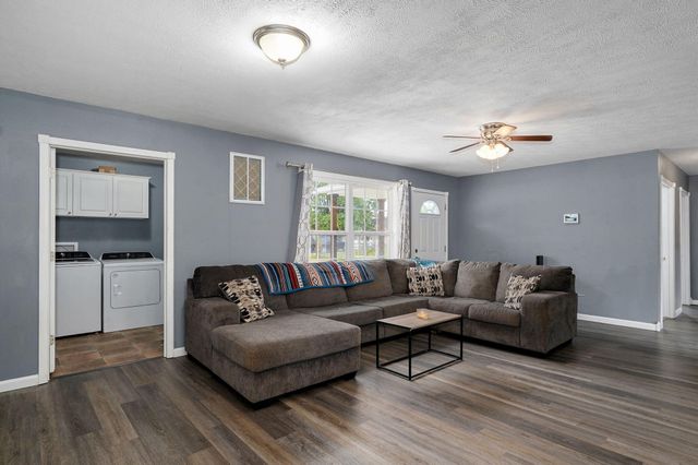 1422 W Commercial Street, Buffalo, MO 65622