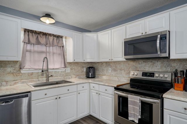 1422 W Commercial Street, Buffalo, MO 65622