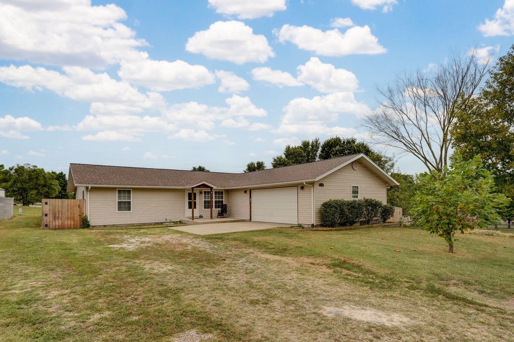 1422 W Commercial Street, Buffalo, MO 65622