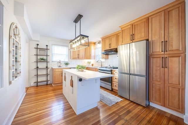 42 York St, Andover, MA 01810