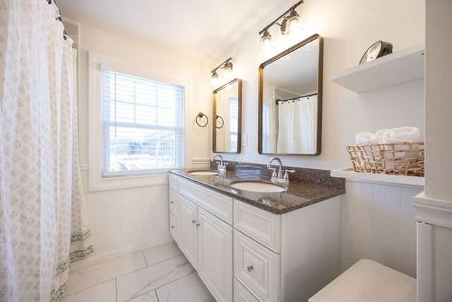 42 York St, Andover, MA 01810