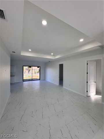 1027 Kismet PKWY W, Cape Coral, FL 33993