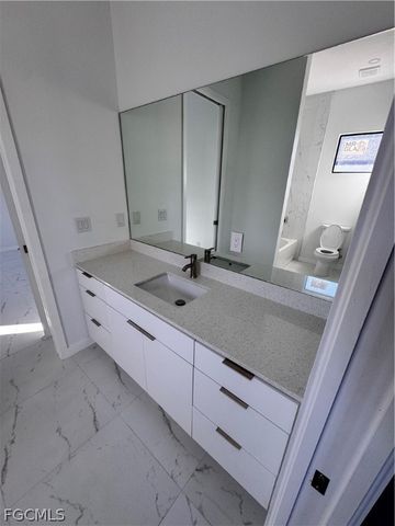 1027 Kismet PKWY W, Cape Coral, FL 33993