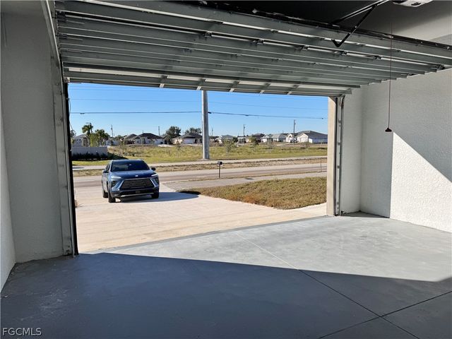 1027 Kismet PKWY W, Cape Coral, FL 33993