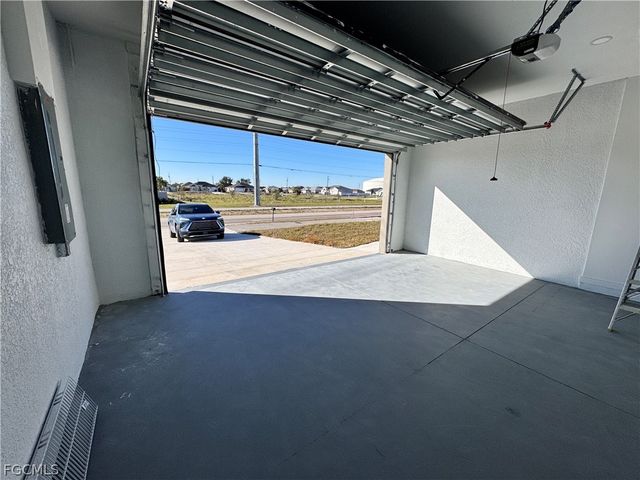 1027 Kismet PKWY W, Cape Coral, FL 33993