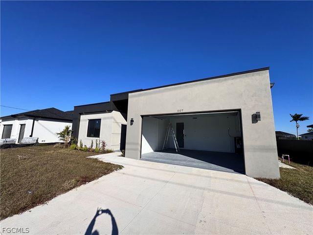 1027 Kismet PKWY W, Cape Coral, FL 33993